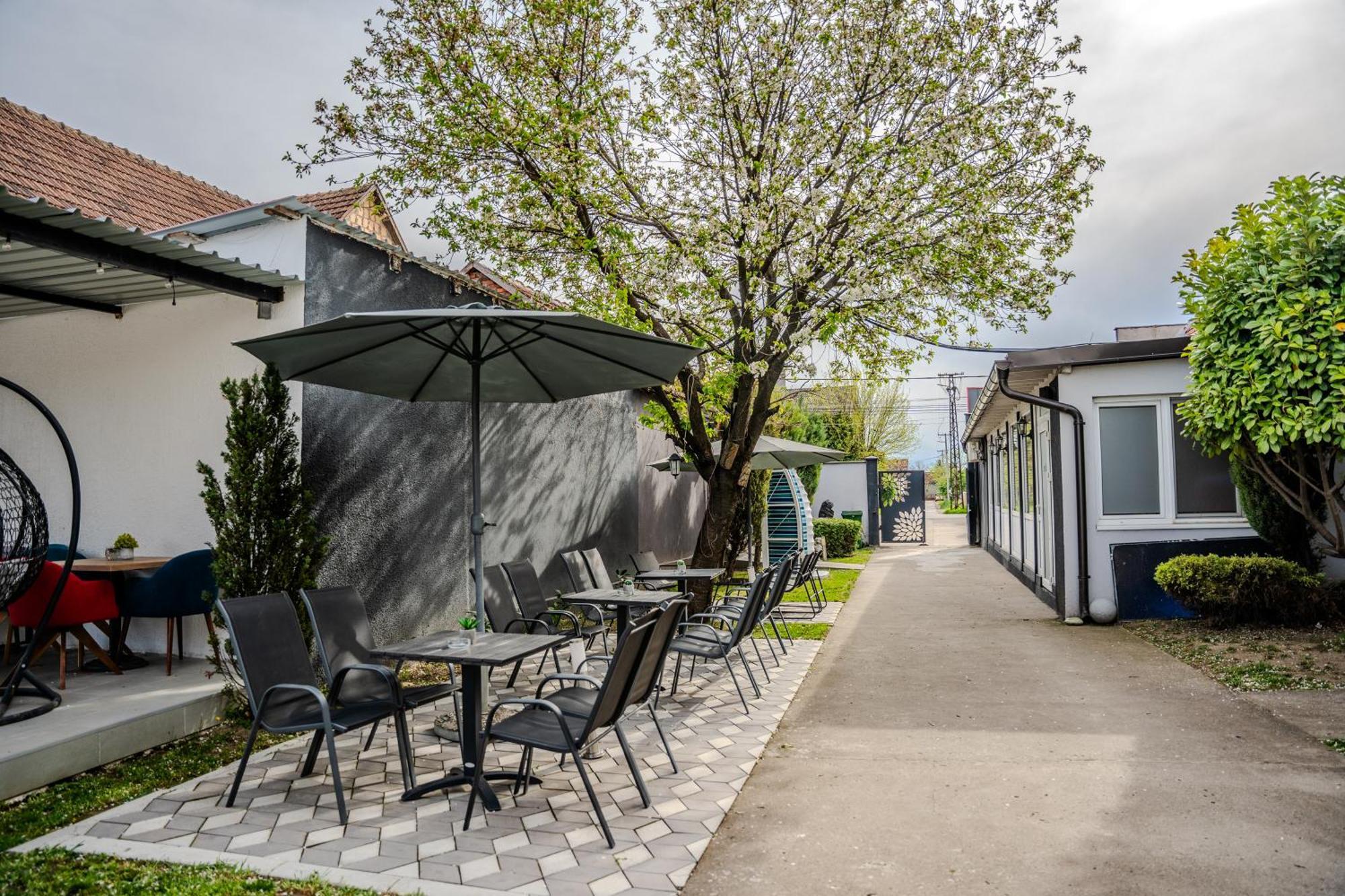 Plaza La - Night And Spa Sremska Mitrovica Exterior photo