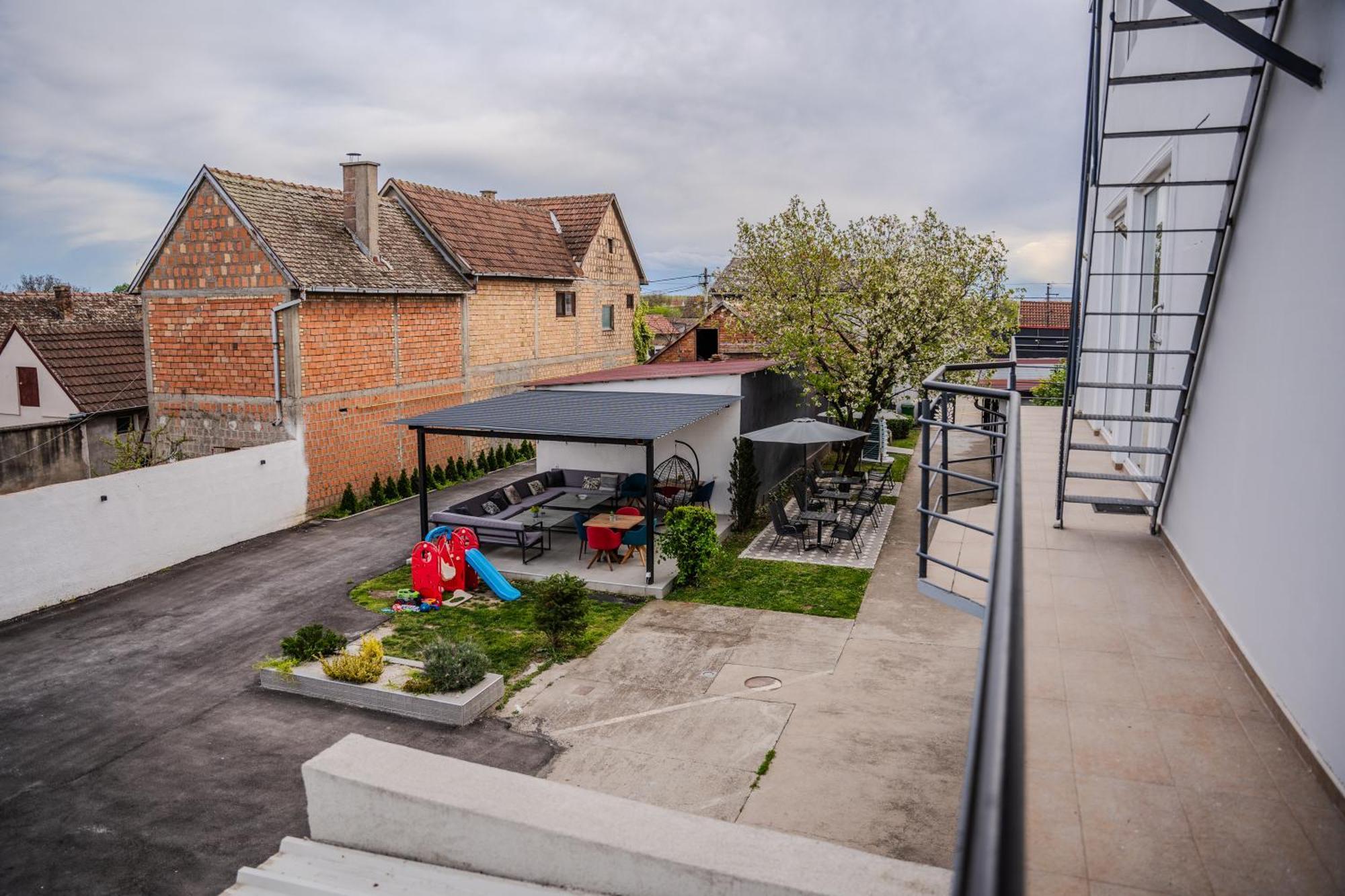 Plaza La - Night And Spa Sremska Mitrovica Exterior photo