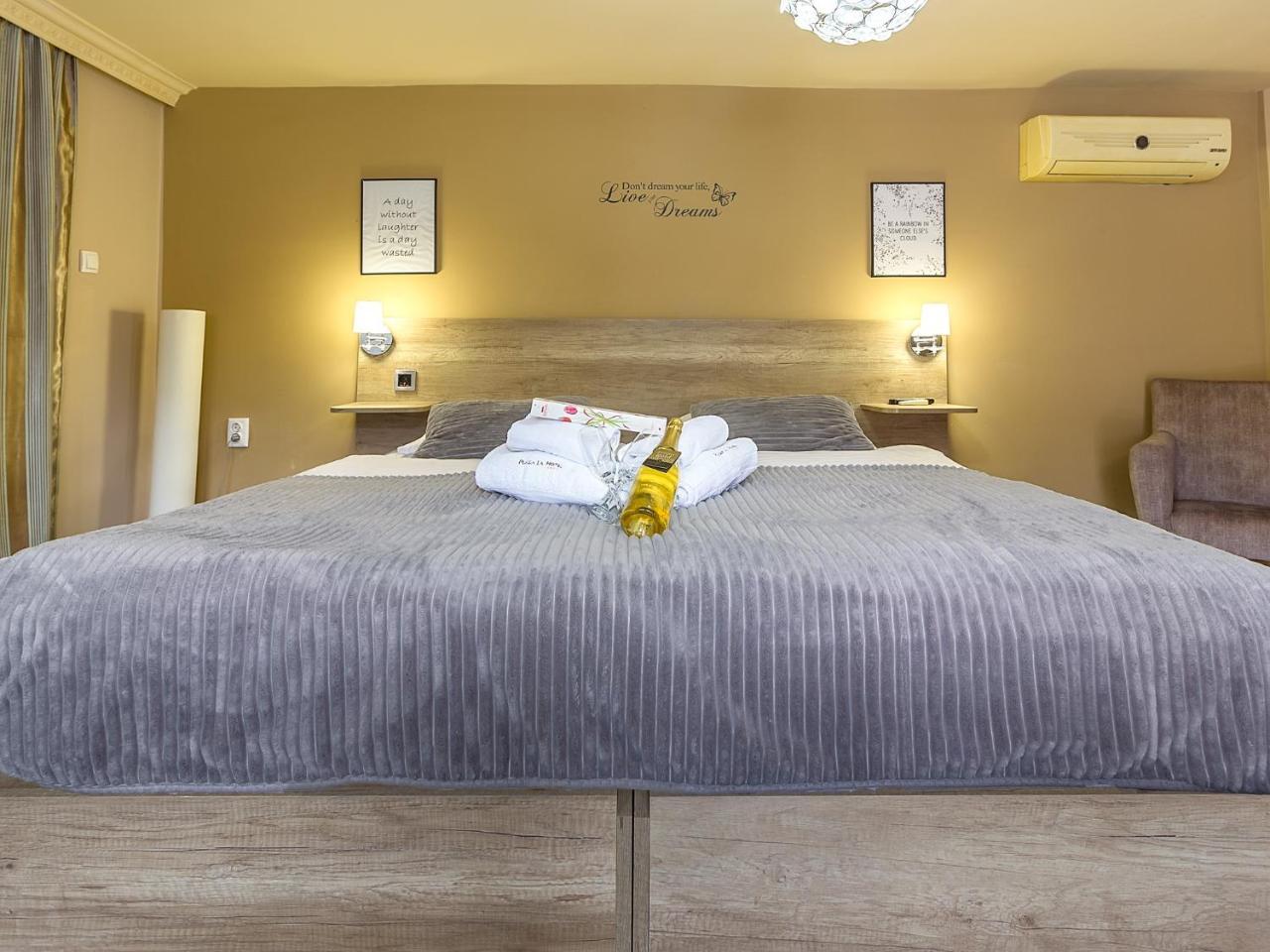 Plaza La - Night And Spa Sremska Mitrovica Exterior photo